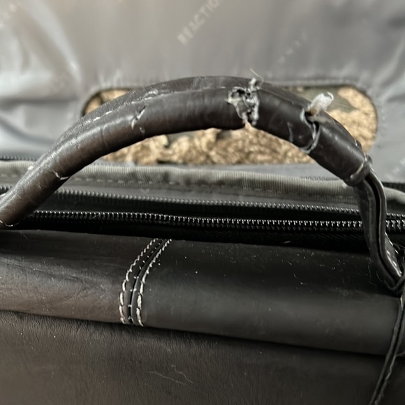 Kenneth Cole Reaction leather laptop bag - Picture 9 of 11